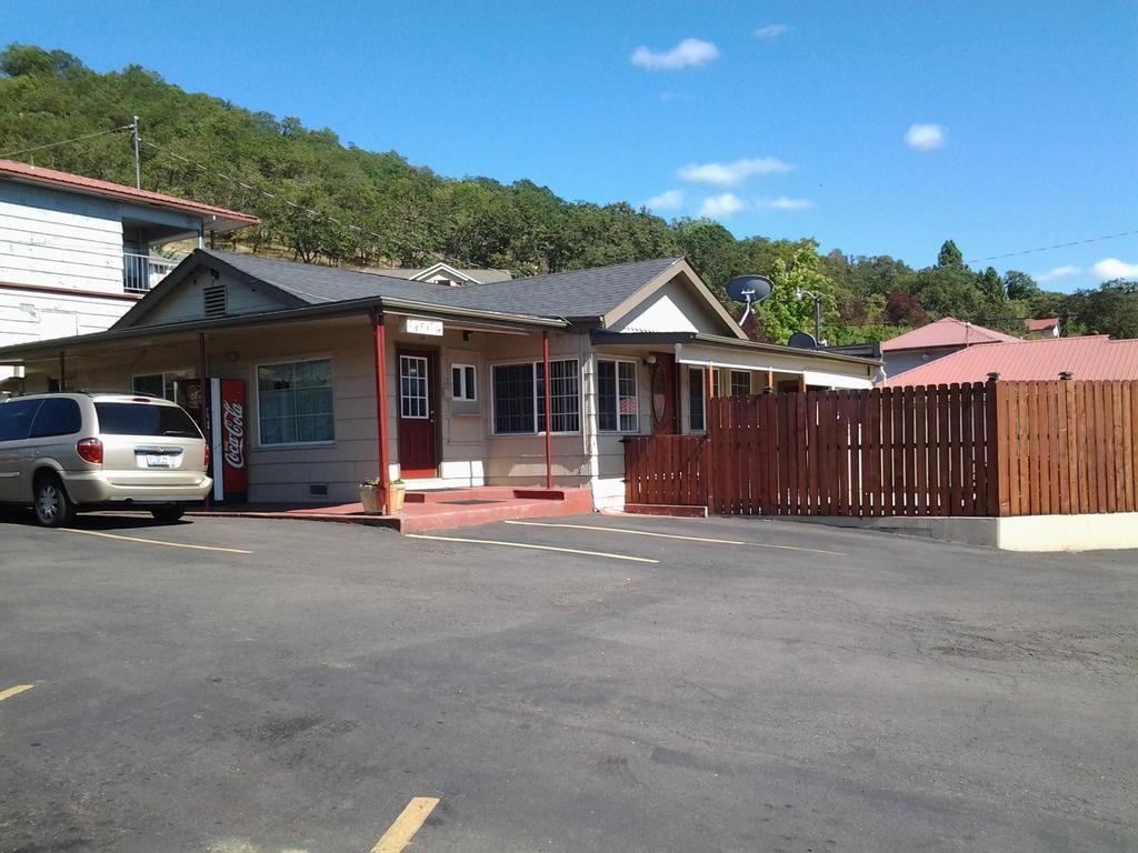 Roseburg Inn Zewnętrze zdjęcie